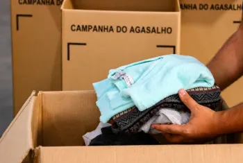 Podem ser doados roupas, cobertores, meias, toucas, cachec�is e cal�ados, desde que estejam em bom estado de conserva��o - Foto: Divulga��o/Governo de S�o Paulo
