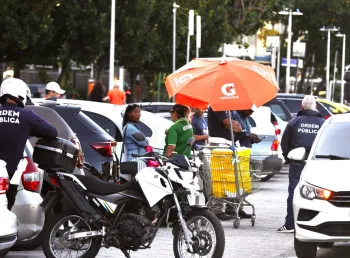 Quentinhas foram apreendidas no Leme. Foto: Gabriel de Paiva/Ag�ncia O Globo