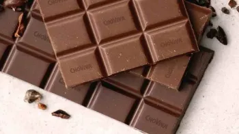 Barras do ChoViva, o chocolate alternativo produzido pela Planet A Foods