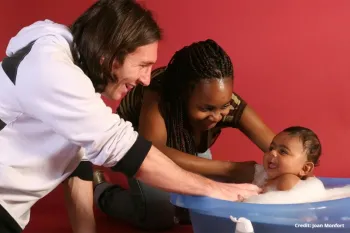 Lionel Messi dando banho em Lamine Yamal - Reprodu��o/X/@UNICEF