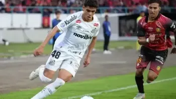 Gustavo Henrique em a��o pelo Santos. Fernando Machado/AFP