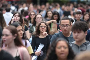 Movimenta��o dos candidatos na Faculdade S�o Judas, no bairro da Mooca, regi�o leste da capital paulista. FELIPE RAU/ESTAD�O CONTE�DO
