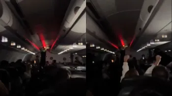 Passageiros argentinos comemoram a suposta vit�ria da Argentina na Copa (Reprodu��o/Redes sociais)