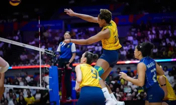 Ana Cristina � a maior pontuadora do Brasil na vit�ria contra a Pol�nia, que garantiu a classifica��o � fase final da Liga das Na��es de v�lei feminino, em 10/07/2026. � Divulga��o/Volleyball World