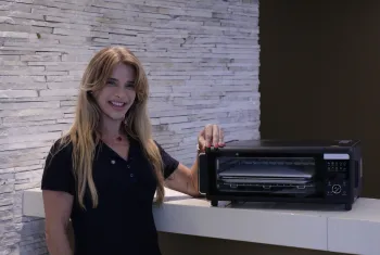 Dany Bananinha preparando pizza na Air Fryer MultiOven Gallant
