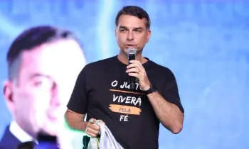 Fl�vio Bolsonaro durante lan�amento da pr�-candidatura de Guilherme Derrite