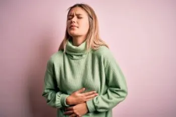 Refluxo, gordura no f�gado e at� alguns tipos de c�ncer digestivo est�o aparecendo cada vez mais cedo. Especialista explica por que o aparelho digestivo se tornou um dos primeiros a sentir os impactos da rotina moderna