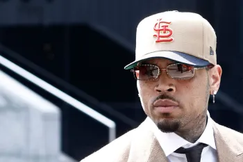 Chris Brown chegando ao Tribunal de Southwark em Londres nesta manh� (Imagem: AFP via Getty Images)
