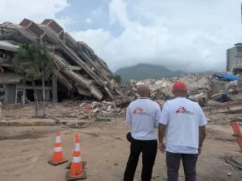 Equipe de MSF avalia a devasta��o em La Guaira, Venezuela. MSF