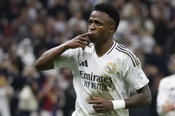 Vini Jr. comemora gol pelo Real Madrid. Foto: KARIM JAAFAR / AFP