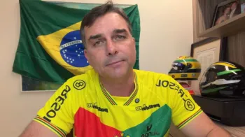 Fl�vio Bolsonaro em live no Youtube. Reprodu��o/Youtube/Flavio Bolsonaro