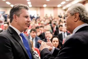 Grupos realizam disputa em clima tenso