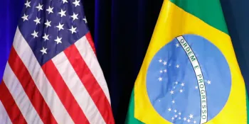 Bandeiras do Brasil e dos Estados Unidos. Foto: Alan Santos/PR