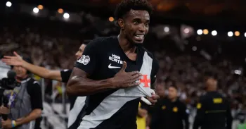 Thiago Mendes, capit�o do Vasco, em comemora��o de gol. (Foto: Ruano Carneiro/Getty Images)