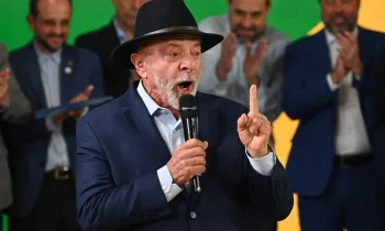 Presidente Luiz In�cio Lula da Silva visita o Instituto Mau� de Tecnologia (IMT) e os laborat�rios de testes em etanol e biodiesel no campus de S�o Caetano do Sul, na regi�o do ABC Paulista. Cr�dito: Roberto Sungi/Ato Press/Estad�o Conte�do