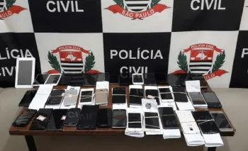 Celulares apreendidos em opera��o da Pol�cia Civil de S�o Paulo (Divulga��o/Pol�cia Civil)