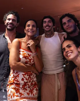 Tiago Maia, Ivete Sangalo, o DJ MOCHAKK e Marcelinho durante a balada na Fran�a. Foto: Reprodu��o/Instagram