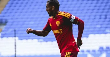 Wesley em a��o contra o Cardiff City Divulga��o/Roma