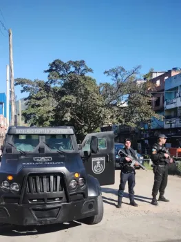 Policiamento foi refor�ado na regi�o na manh� deste s�bado - Divulga��o/PMERJ