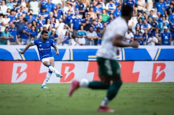 Jogadores em campo durante partida. Cr�dito: Gustavo Aleixo/Cruzeiro