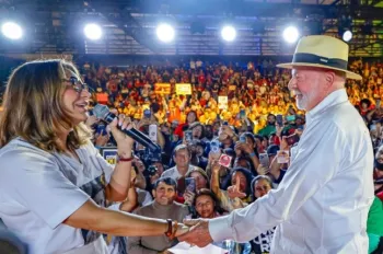 Lula e Janja durante a conven��o (foto: reprodu��o)