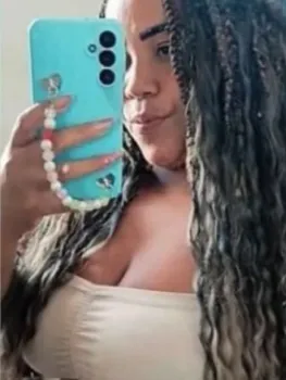Suellen Ribeiro foi baleada na cabe�a e permanece internada em estado grave - Reprodu��o/Rede Social