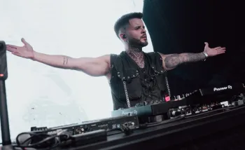 Hitmaker, que deixou de lanchar para consertar cavaquinho, celebra primeiro show solo no Rock in Rio Foto: Divulga��o/Rock in Rio