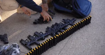 PRF apreende arsenal com 20 pistolas e 40 carregadores na BR-060 (Cr�ditos: PRF)