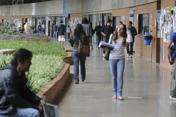 Universit�rios t�m at� s�bado para disputar 200 vagas em programa gratuito de capacita��o profissional. (Foto: Reprodu��o)