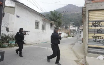 Policiais atuaram na regi�o de �gua Santa, na Zona Norte do Rio - Reginaldo Pimenta / Ag�ncia O Dia