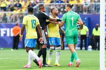 Neymar discute com Orjan Nyland, goleiro da Noruega - Vanessa Carvalho/Ag�ncia O Dia