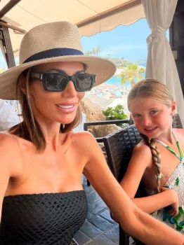 Amy Childs (foto com o parceiro Billy) encontrou sua mans�o destru�da (Imagem: @amychilds1990/Instagram)