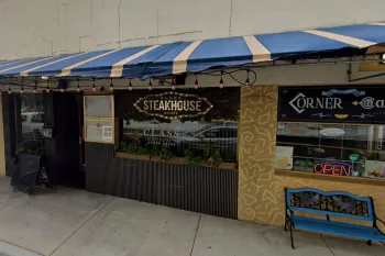 O CLASS Soiree Steakhouse, na Fl�rida, oferece uma nova experi�ncia de jantar sem roupa (Imagem: Google)