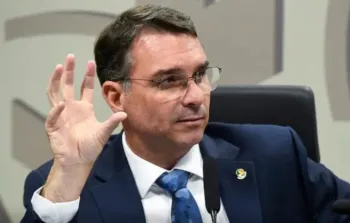 Flavio Bolsonaro durante sabatina
