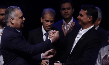 Deputado federal Alfredo Gaspar (PL-AL) e o candidato � Presid�ncia da Rep�blica Fl�vio Bolsonaro (PL) - WILTON JUNIOR/ESTAD�O CONTE�DO