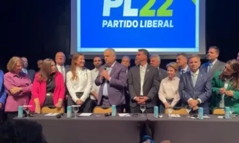 Deputado federal Alfredo Gaspar (PL-AL) e o candidato � Presid�ncia da Rep�blica Fl�vio Bolsonaro (PL) - Reprodu��o / Youtube