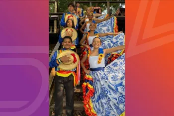 Grupo de siriri Arara Azul em apresenta��o (Foto: reprodu��o)