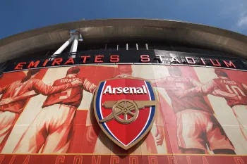 Arsenal e Emirates chegaram a um acordo sobre a extens�o de sua parceria (Imagem: Oli Scarff, Getty Images)