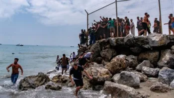 Primeiro-ministro espanhol criticou resposta da Uni�o Europeia � migra��o em Ceuta - Antonio Sempere/AP via CNN Newsource