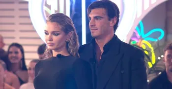 Julia e Lorenzo no Love Island (Imagem: ITV)