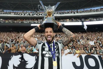 Alex Telles � campe�o Brasileiro pelo Botafogo. Foto: V�tor Silva/Botafogo