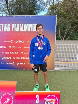 Atleta do Pinheiros conquistou a prata nos 100m e o bronze nos 200m pela categoria T35