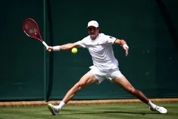 Jo�o Fonseca aplicou derrota de 2 sets a 0 a Casper Ruud - Henry NICHOLLS / AFP