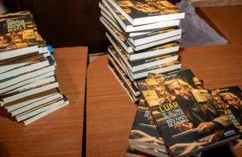 Livro rec�m-lan�ado sobre a trajet�ria do rep�rter Luarlindo Ernesto, de O DIA - �rica Martin / Arquivoa O Dia