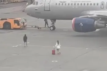 Duas mulheres invadiram a pista do Aeroporto Internacional Sheremetyevo, em Moscou, na R�ssia