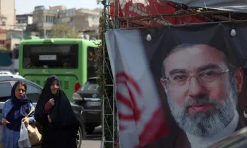 Mojtaba Khamenei foi ferido em fevereiro e n�o apareceu em p�blico desde ent�o, levantando rumores sobre seu estado de sa�de. (AFP)