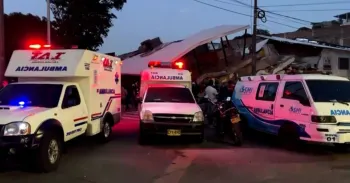 Ambul�ncias em local de desabamento na Col�mbia ap�s terremoto de magnitude 7,4 (Reprodu��o/Reuters)