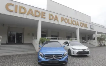 Carros foram apreendidos na opera��o - Reginaldo Pimenta / Ag�ncia O Dia