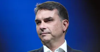 Fl�vio Bolsonaro em conven��o do PL em S�o Paulo. Foto: Marina Uezima/Ag�ncia O Dia/Estad�o Conte�do