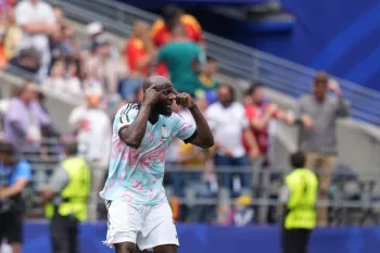 Lukaku comemora gol contra Senegal